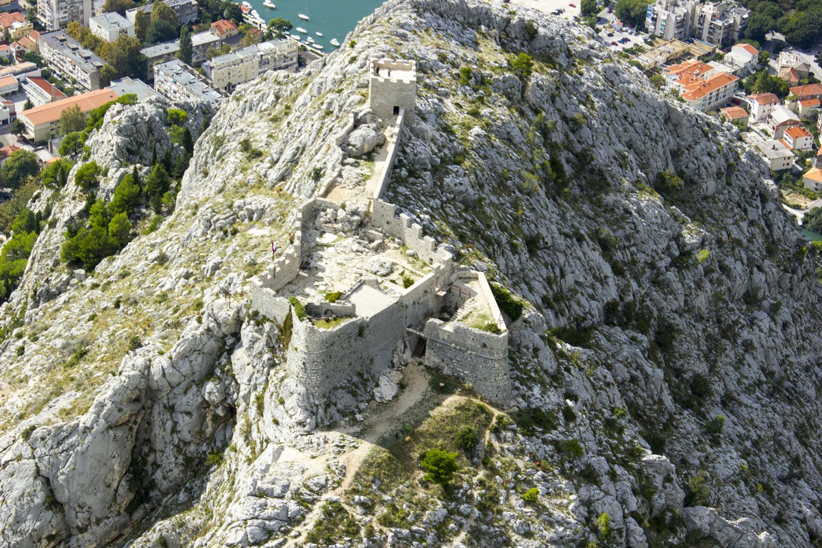 Le vmes, med letoma 1805 in 1813, Avstrijcem iztrga primat nad Omišem Napoleonova Francija. 