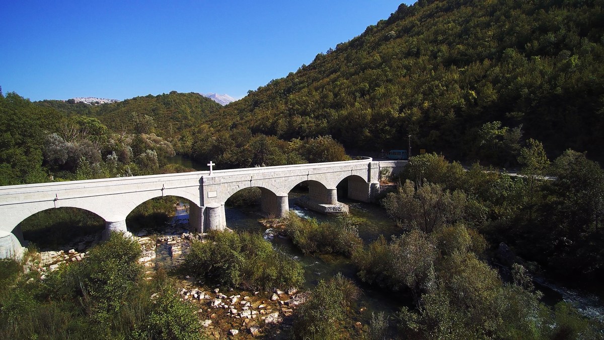 Glej tudi: http://www.visitomis.hr. 