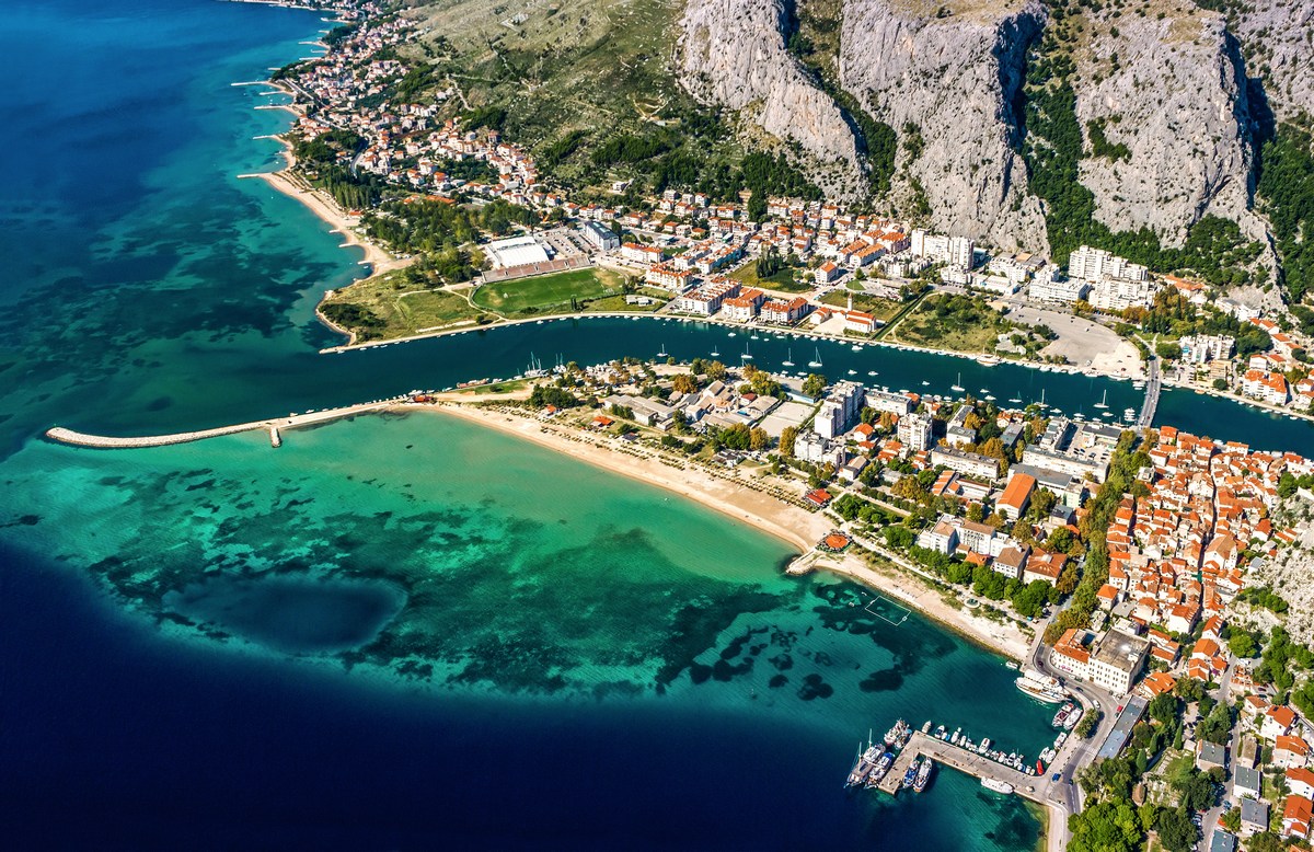 Prostor pri izlivu reke Cetine je bil naseljen že pred 2.000 leti