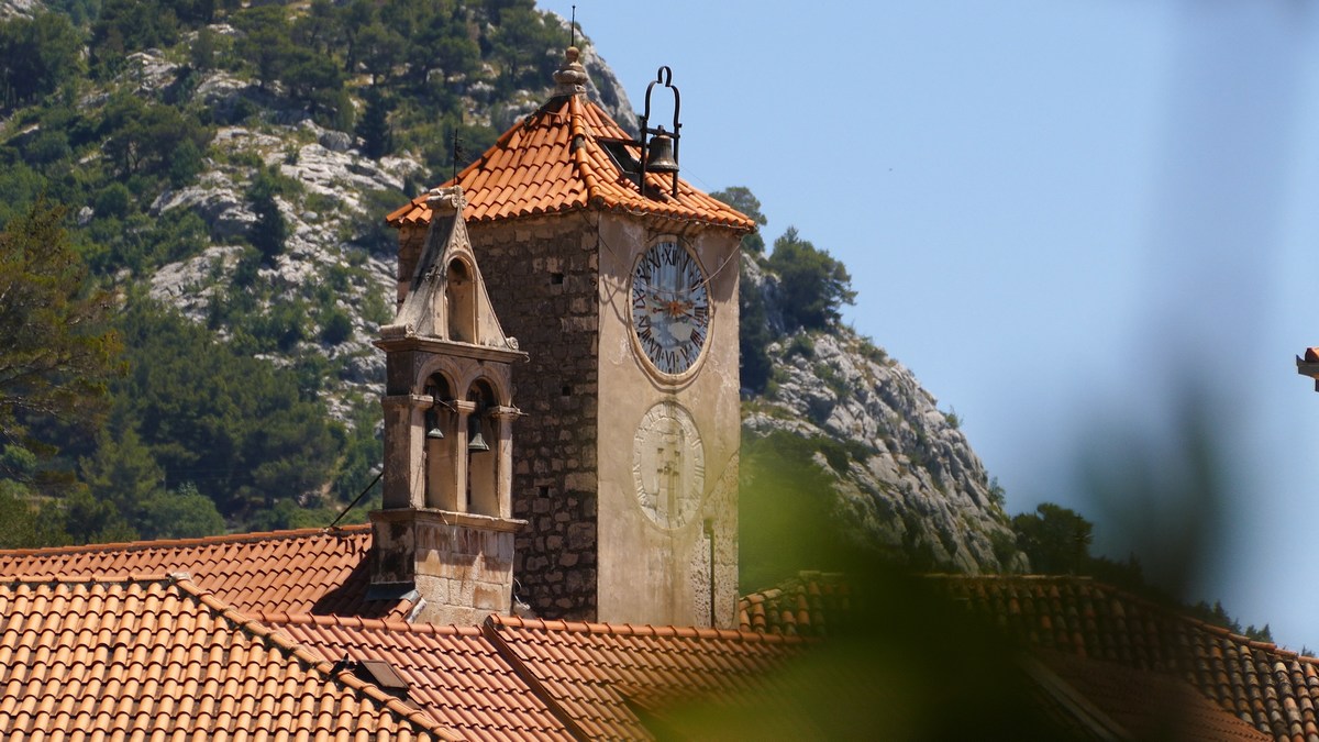 zvonik_omis