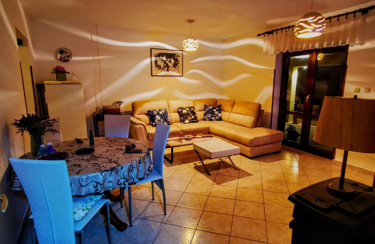 Dnevna soba, z velikim tv-jem