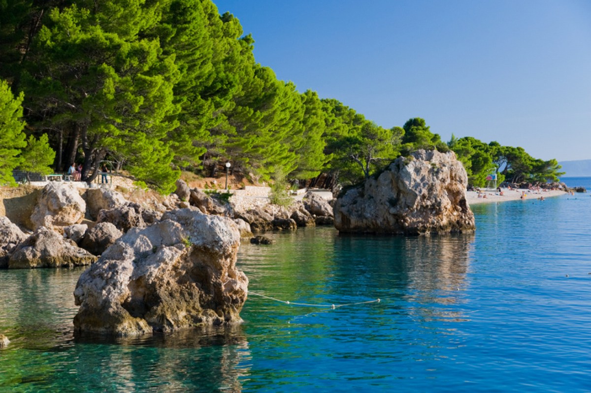BRELA, Kamen Brela i plaža Punta Rata
