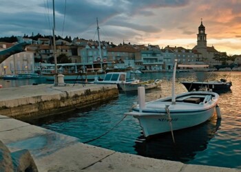 Sutivan, življenje z mačko