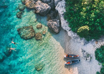 Drvenik, biser Makarske riviere