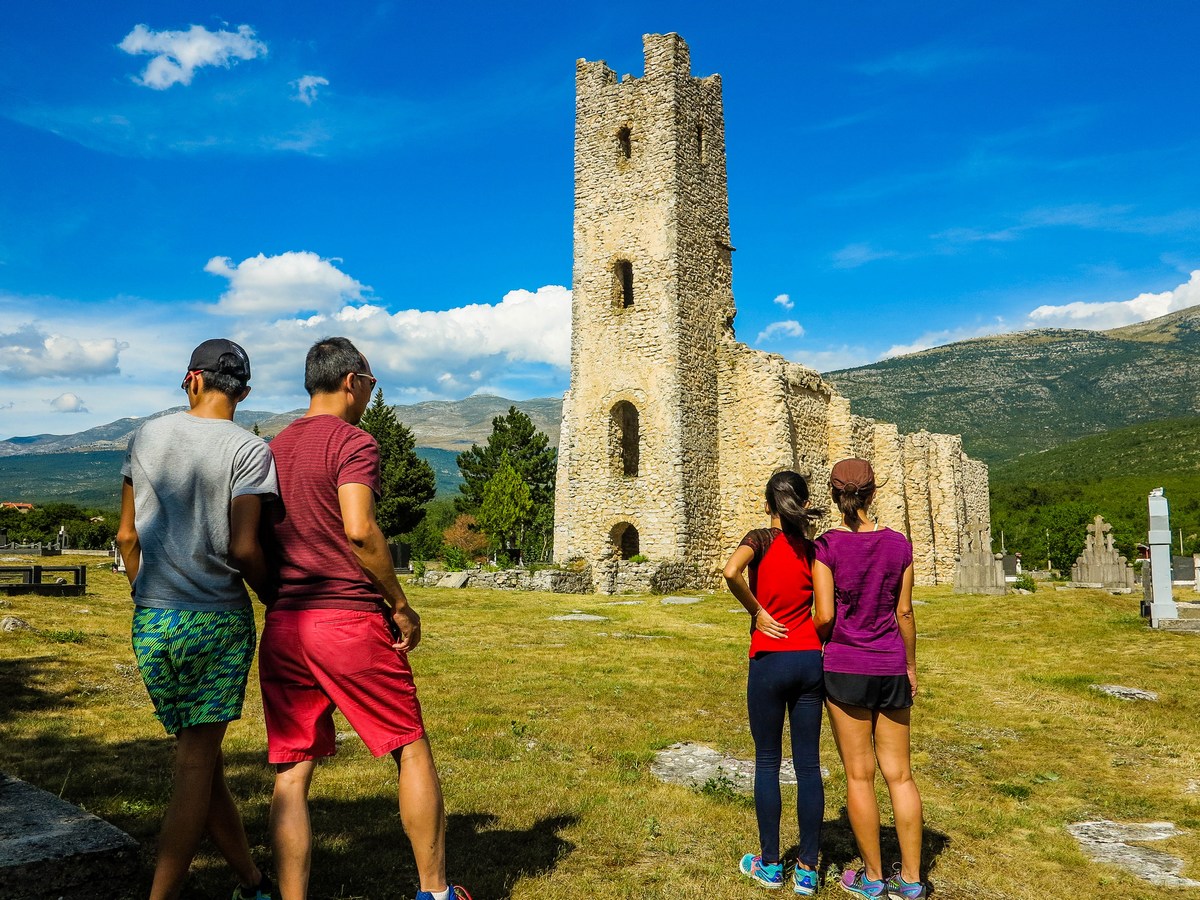 Obiskovalci, cerkev sv. Spasa, foto TZ Vrlika
