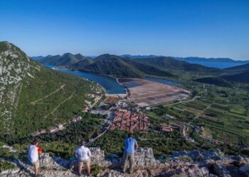 Ston in Mali Ston na polotoku Pelješac