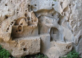 Zmajeva špilja je Zmajeva jama