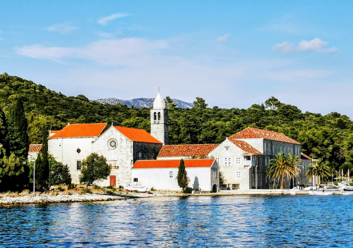 Badija, pogled na samostanski kompleks