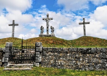 Tinjan in Kringa: kalvarije, evropski suhozid in vampir