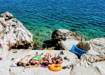 Drvenik – plaže