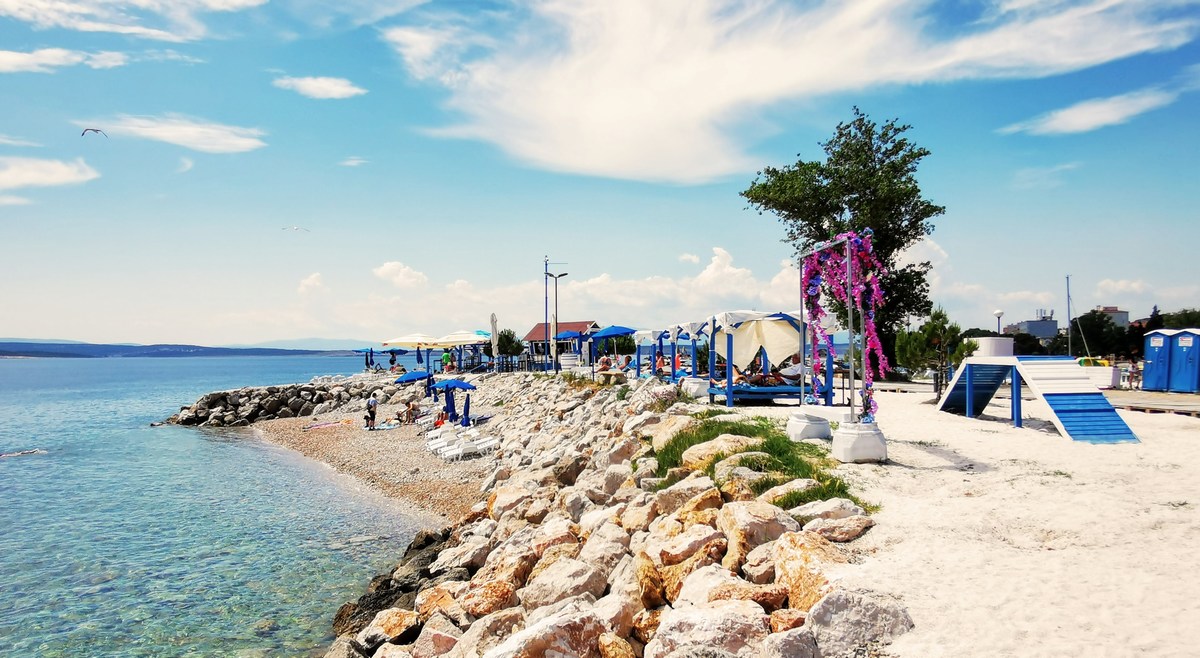 Monty's Dog Beach & Bar 11, foto www.pag.si