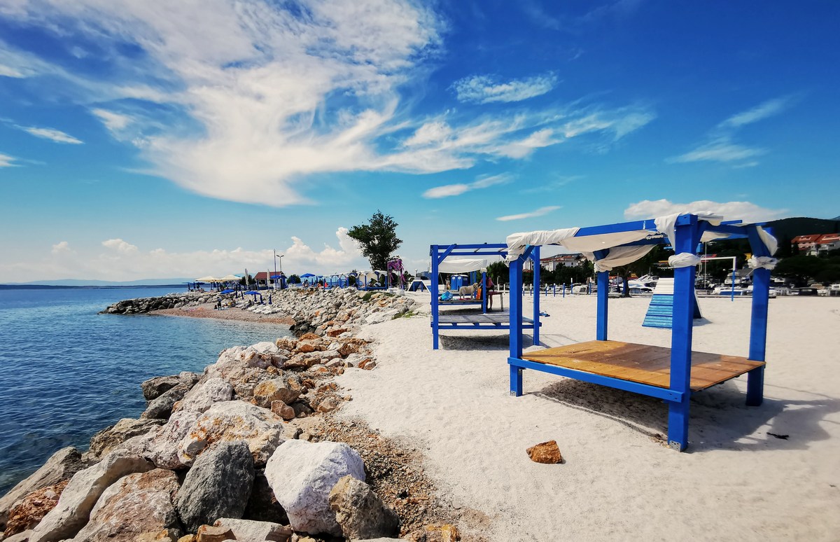 Monty's Dog Beach & Bar 12, foto www.pag.si