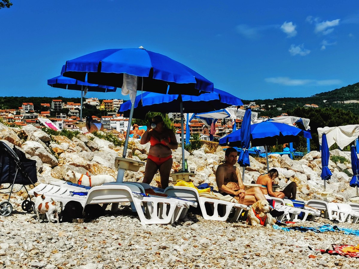 Monty's Dog Beach & Bar 21, foto www.pag.si