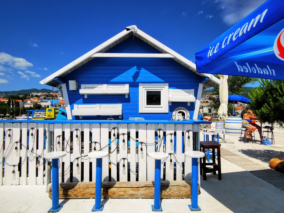 Monty's Dog Beach & Bar 26, foto www.pag.si