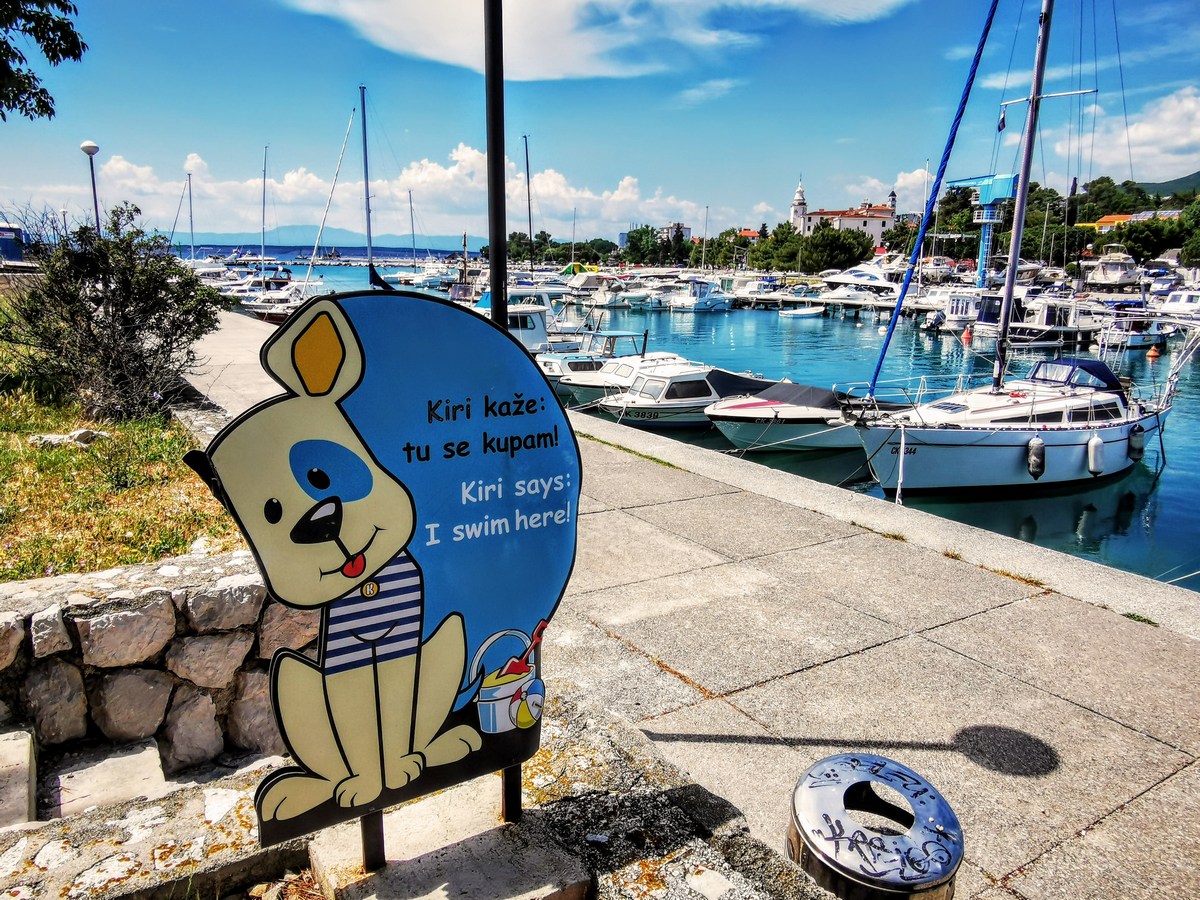 Monty's Dog Beach & Bar, foto www.pag.si