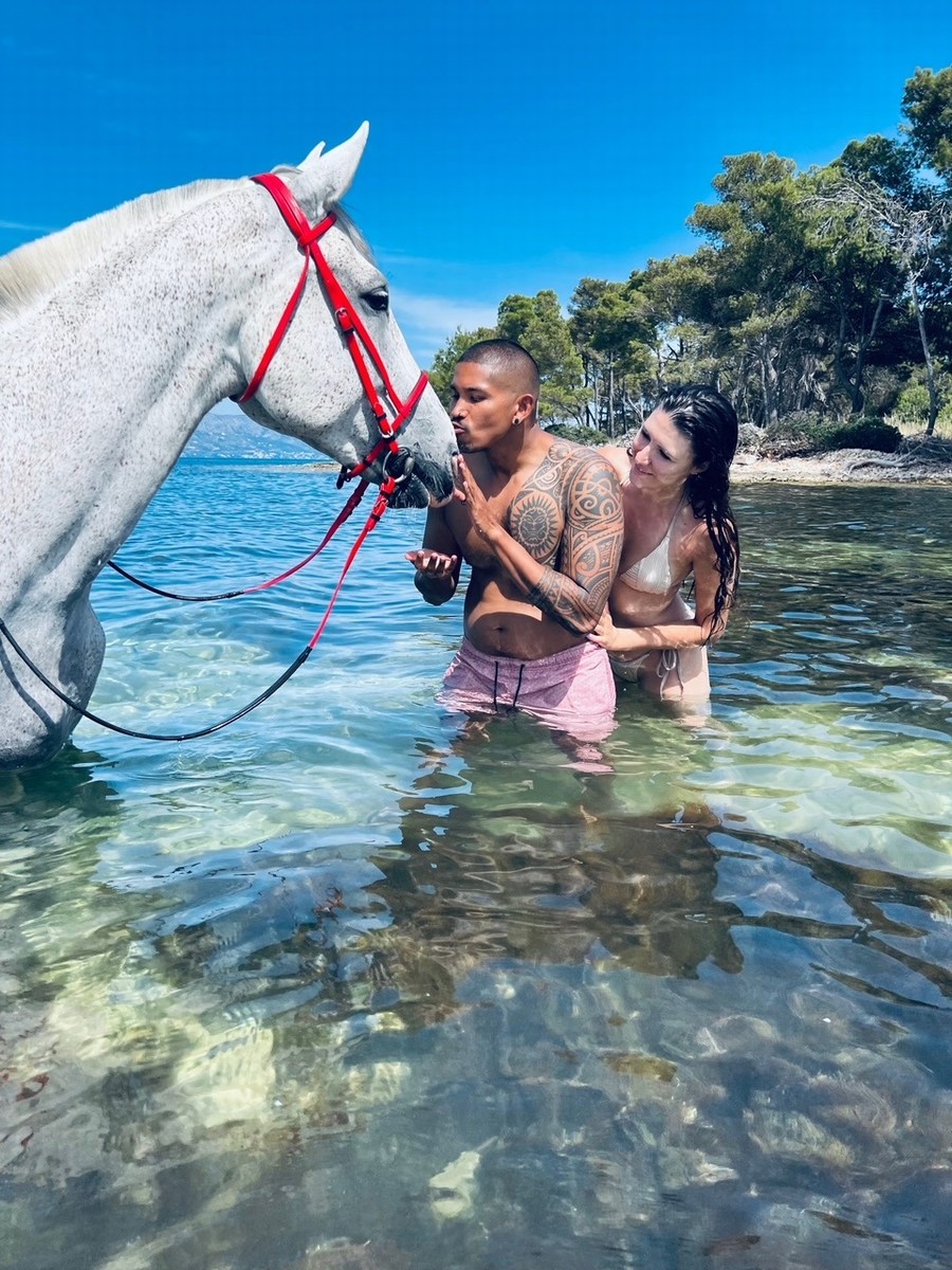 Brač, kopanje s konji 5, foto ranč Wild Brač