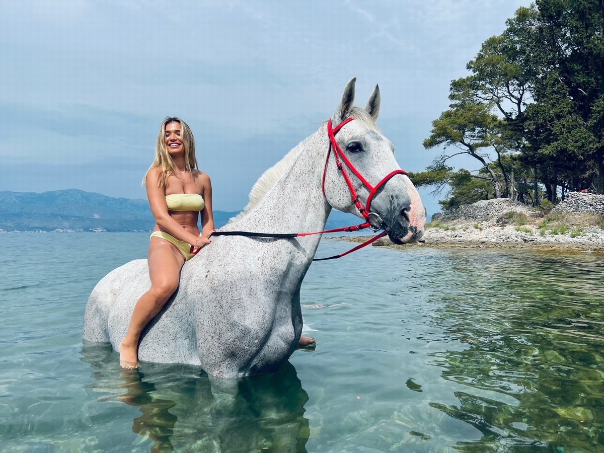 Brač, kopanje s konji, foto ranč Wild Brač