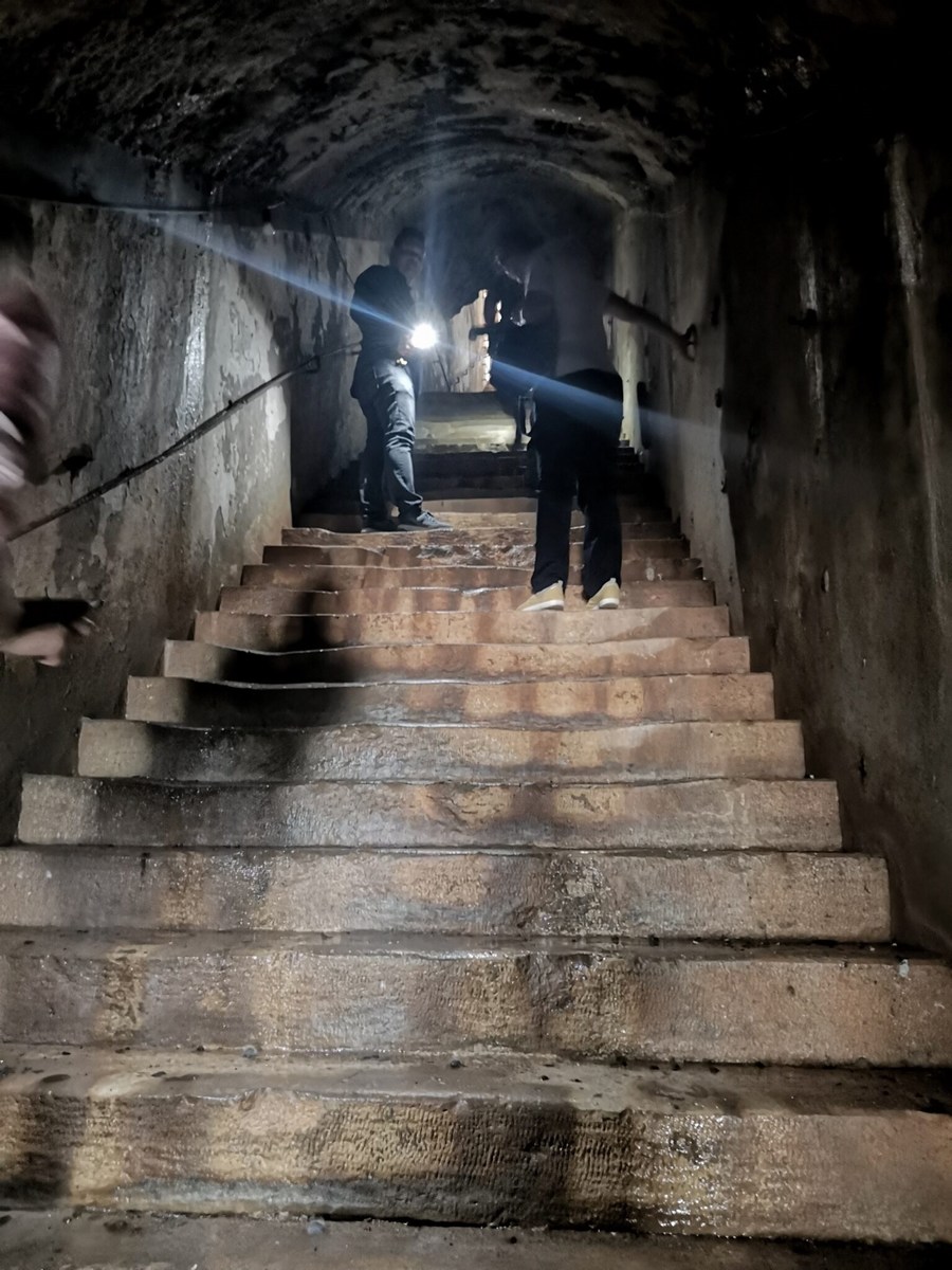 Mali Brion 13, utrdba je polna labirintov, foto Barbara Ban