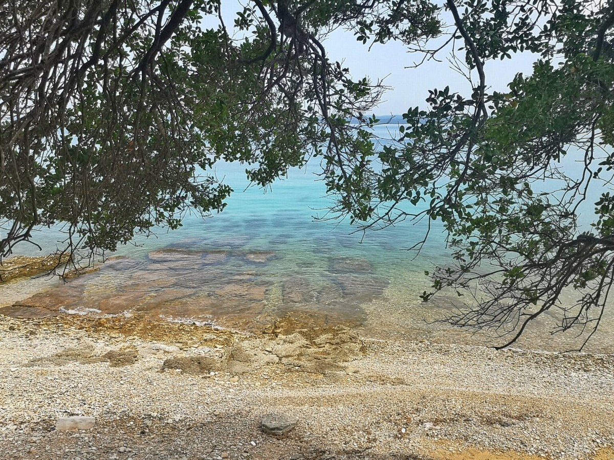 Mali Brion 18, mirna plaža, foto Barbara Ban