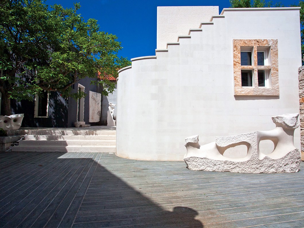 Galerija na Braču, Donji Humac