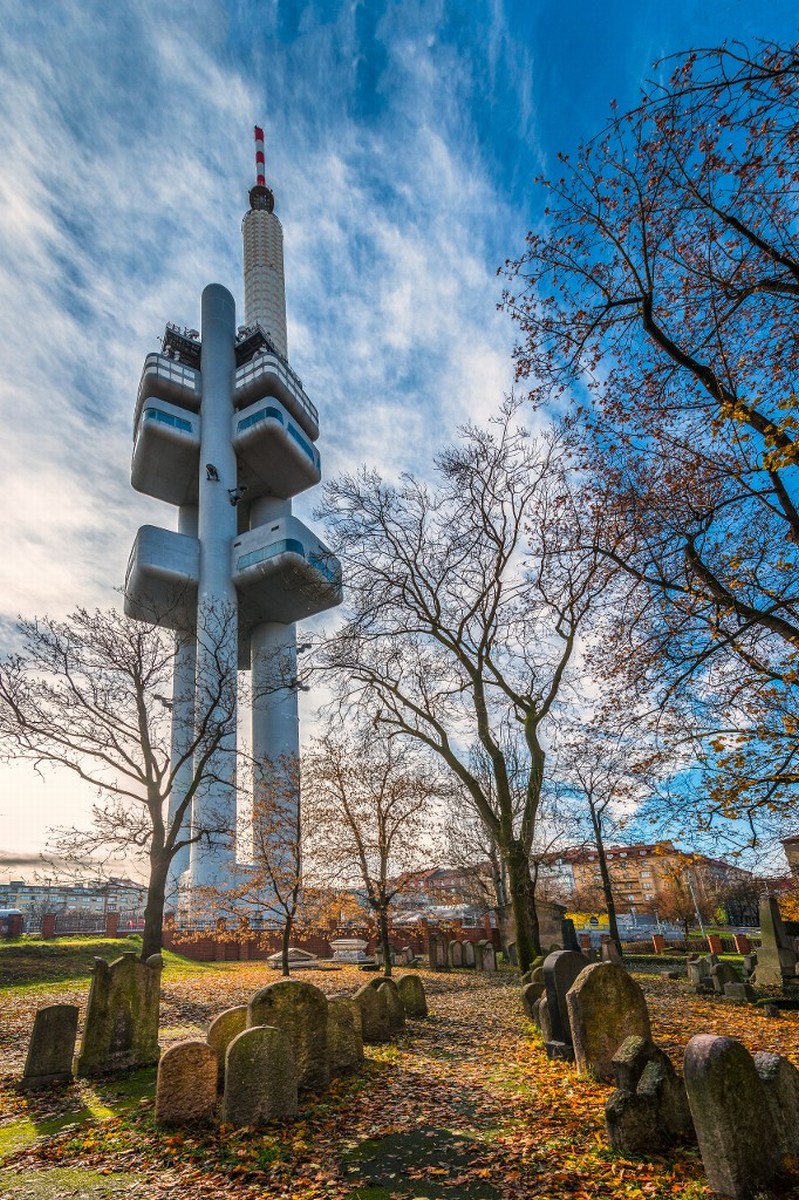 Praga 60, dojenčki plezajo na tv stolp, foto www.praguecitytourism.cz