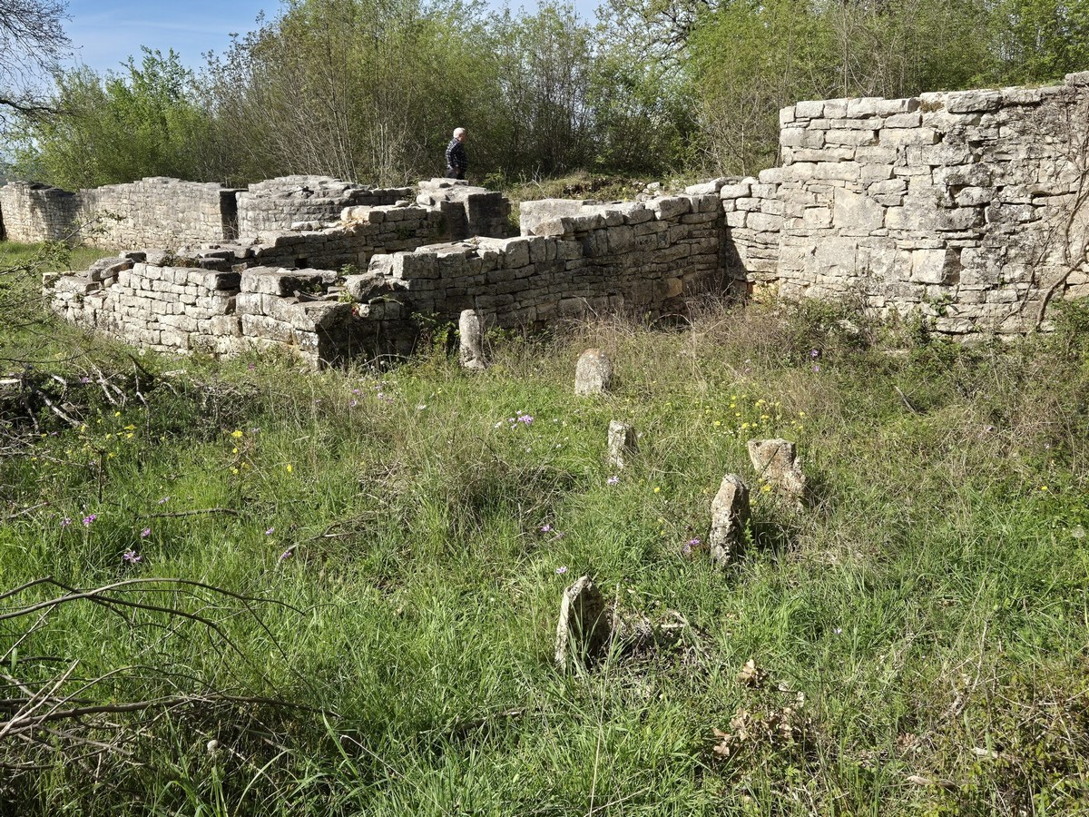 23, Ostaci samostana