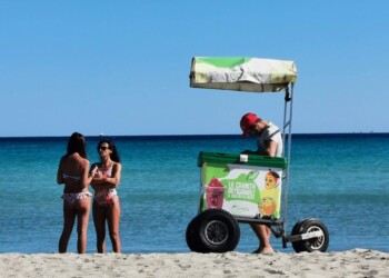 Sardinija: Plaža Poetta in glavno mesto Cagliari, sipine neverjetnih dimenzij – Spiaggia di Piscinas, turisti obožujemo lokacijo Porto Flavia