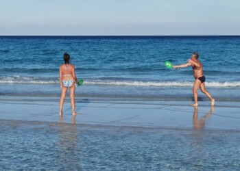 Sardinija: Cala Luna – neprijetni občutki, Posada nudi odličen razgled, blažena plaža La Cinta, s trajektom do prijetnega Livorna